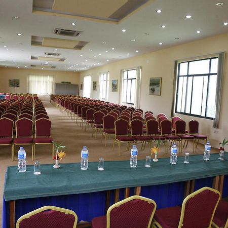 Chitwan Paradise Hotel Sauraha Ngoại thất bức ảnh