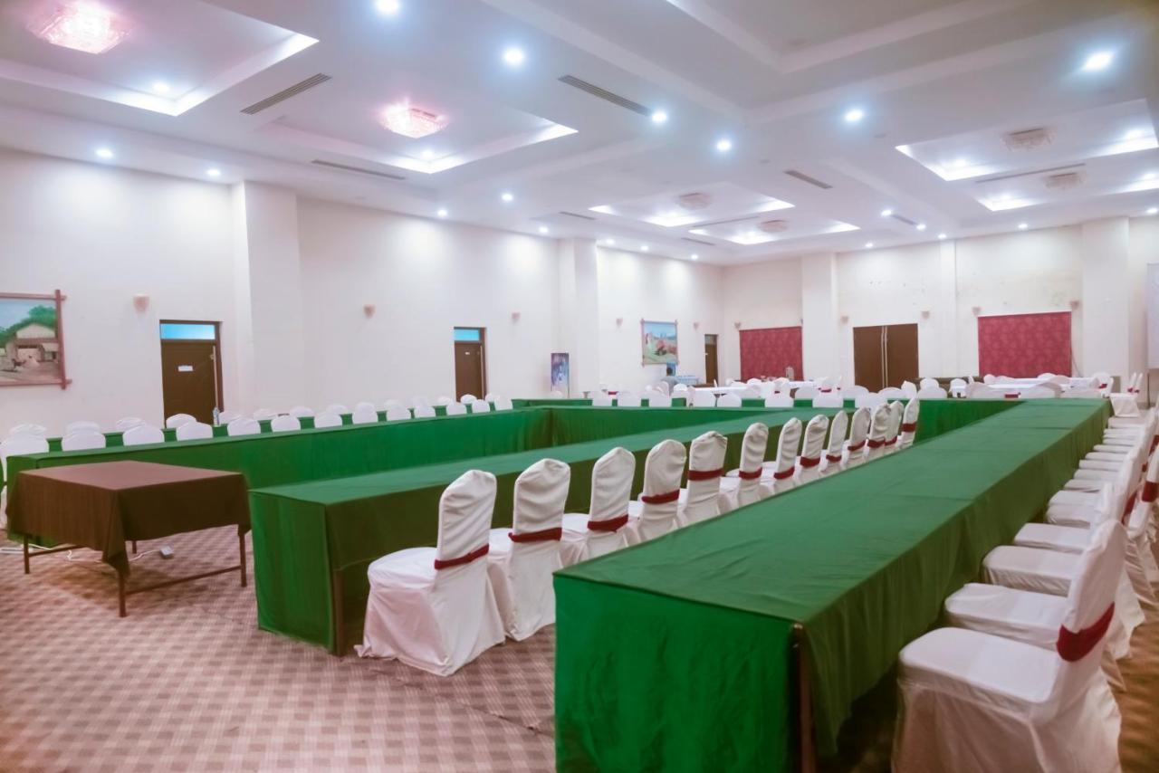 Chitwan Paradise Hotel Sauraha Ngoại thất bức ảnh