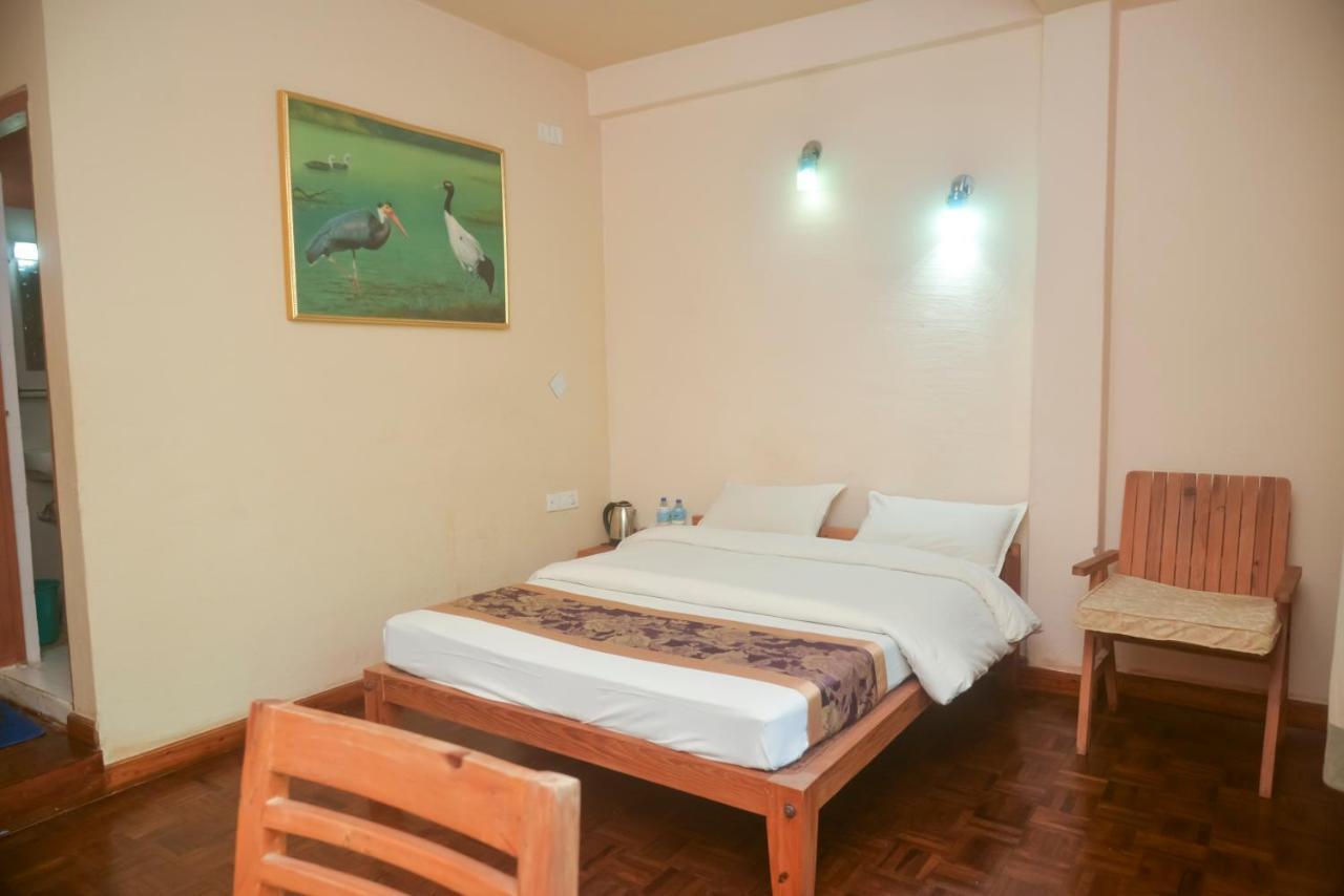 Chitwan Paradise Hotel Sauraha Ngoại thất bức ảnh