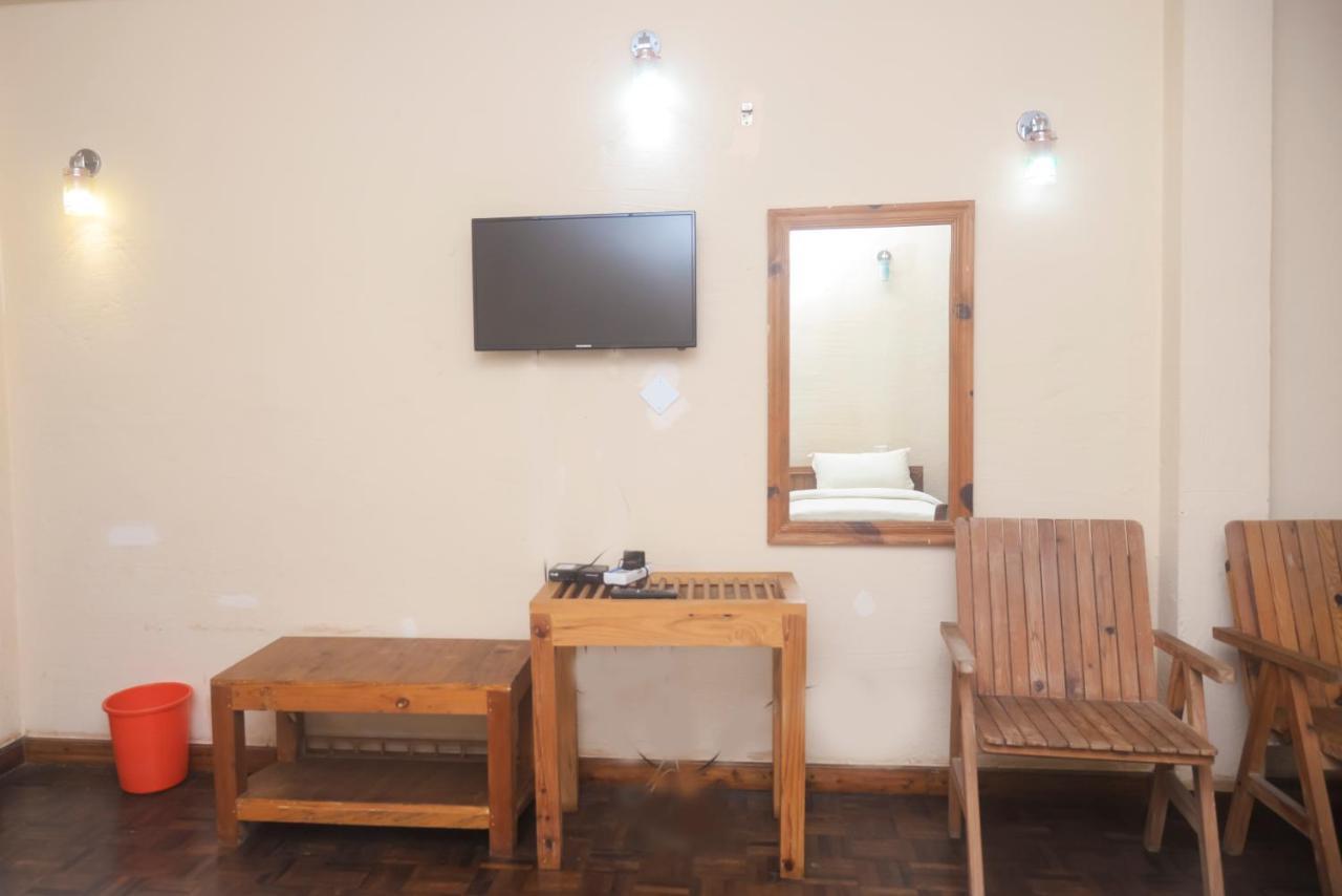 Chitwan Paradise Hotel Sauraha Ngoại thất bức ảnh