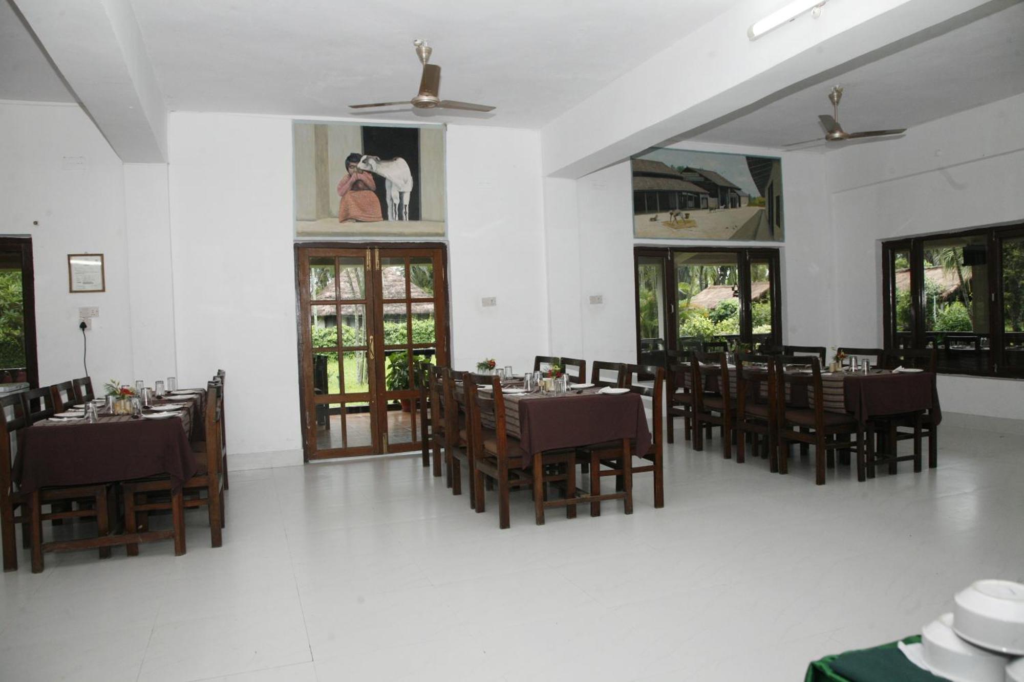 Chitwan Paradise Hotel Sauraha Ngoại thất bức ảnh