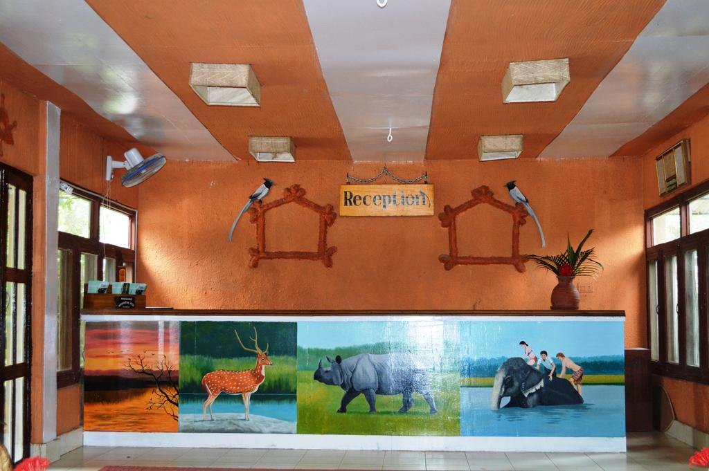 Chitwan Paradise Hotel Sauraha Ngoại thất bức ảnh