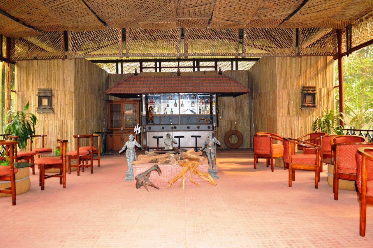 Chitwan Paradise Hotel Sauraha Ngoại thất bức ảnh