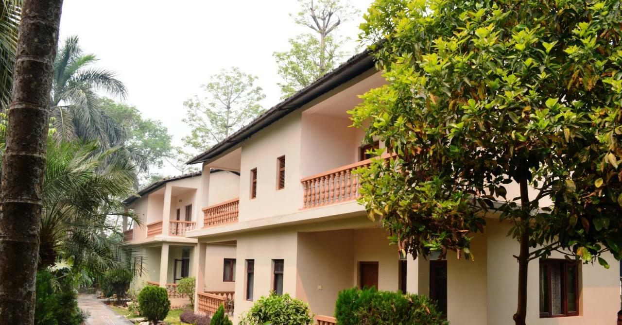 Chitwan Paradise Hotel Sauraha Ngoại thất bức ảnh