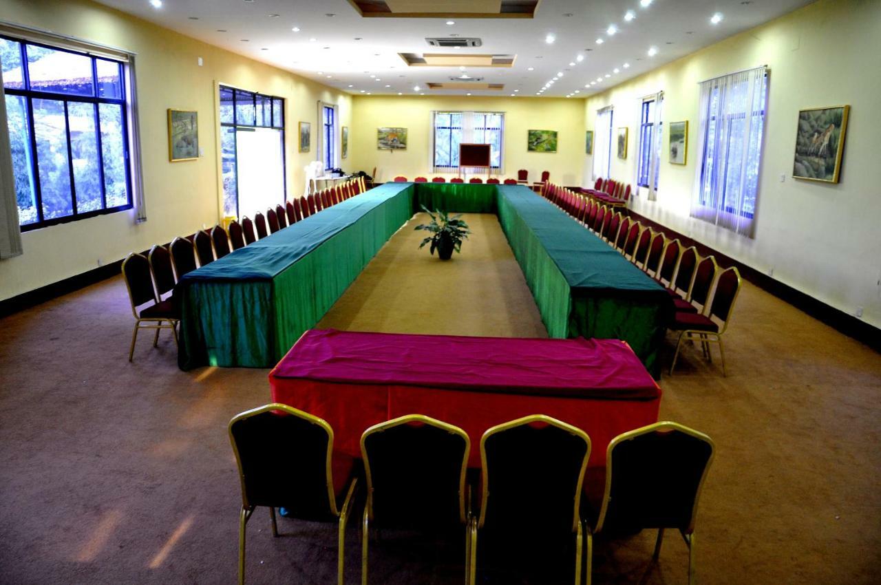 Chitwan Paradise Hotel Sauraha Ngoại thất bức ảnh