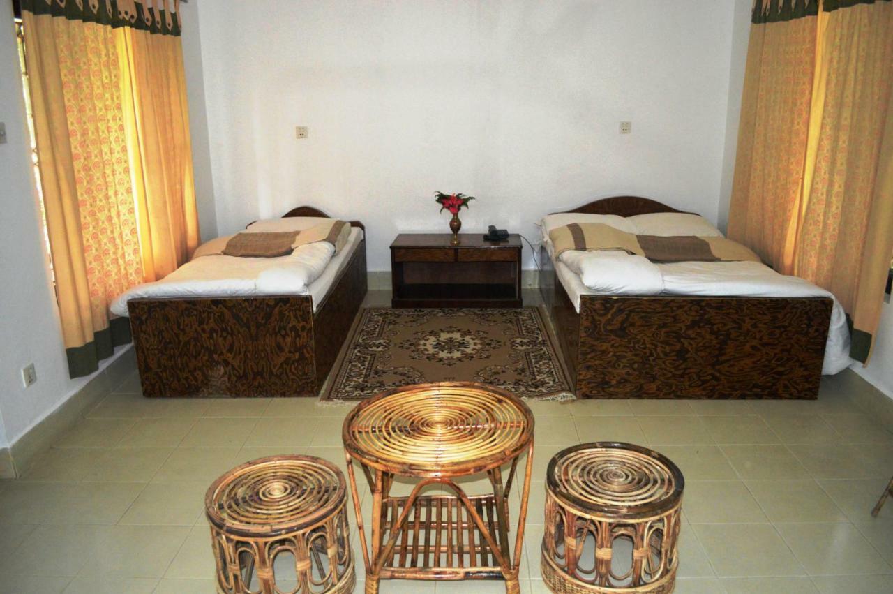 Chitwan Paradise Hotel Sauraha Ngoại thất bức ảnh