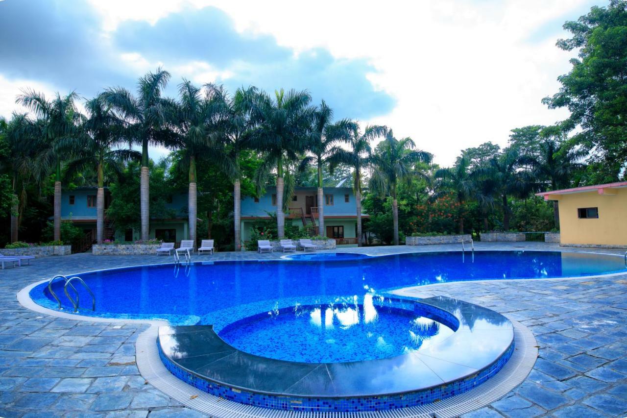 Chitwan Paradise Hotel Sauraha Ngoại thất bức ảnh