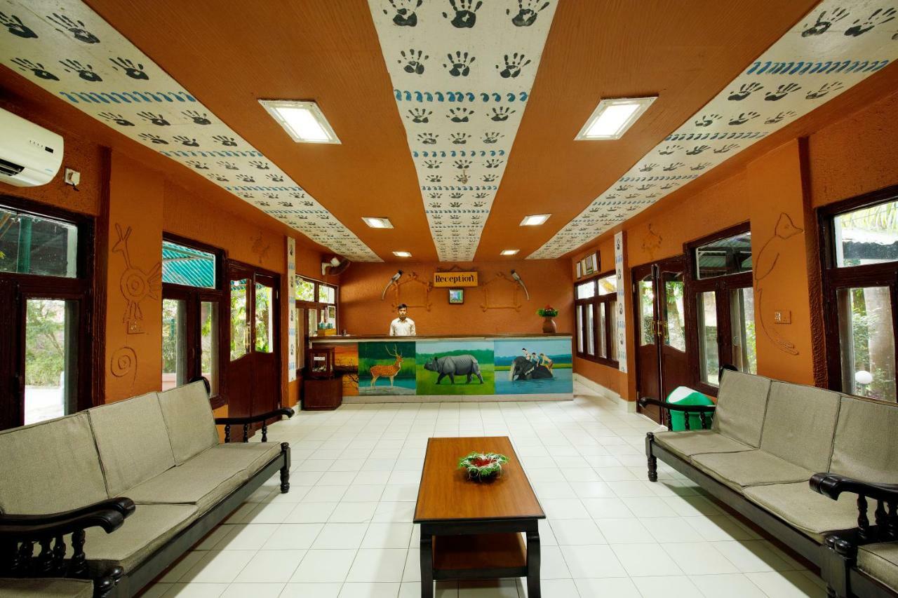 Chitwan Paradise Hotel Sauraha Ngoại thất bức ảnh