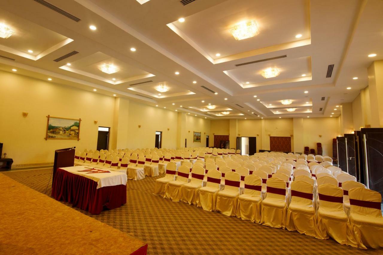 Chitwan Paradise Hotel Sauraha Ngoại thất bức ảnh